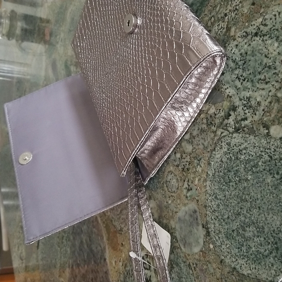 Silver Snakeskin Pattern Event Purse - Picture 8 of 10